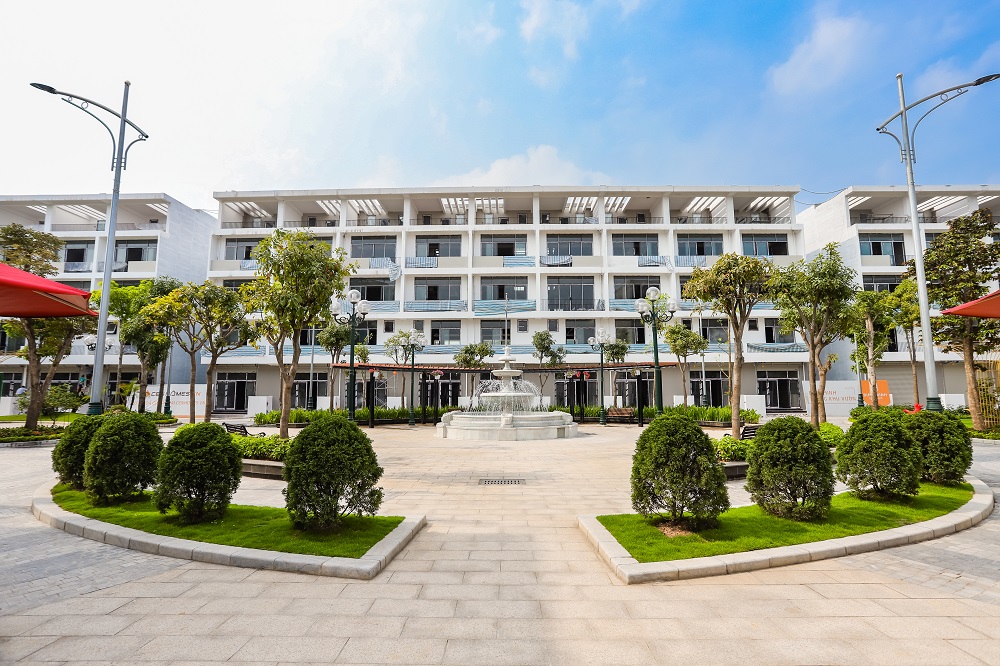Đầu tư bất động sản gắn liền với đất Bình Minh Garden CenLand CenGroup
